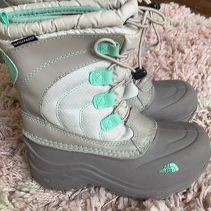 North face kids snow boots